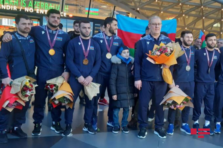 Güləşçilərimiz Avropadan çempion kimi qayıtdı -FOTO