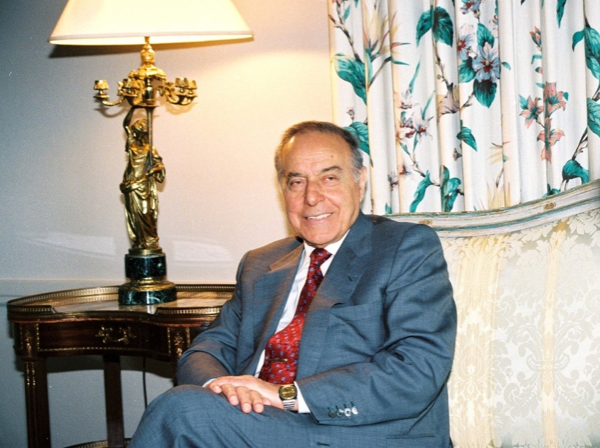 Bu gün xalqımızın ümummilli lideri Heydər Əliyevin anım günüdür