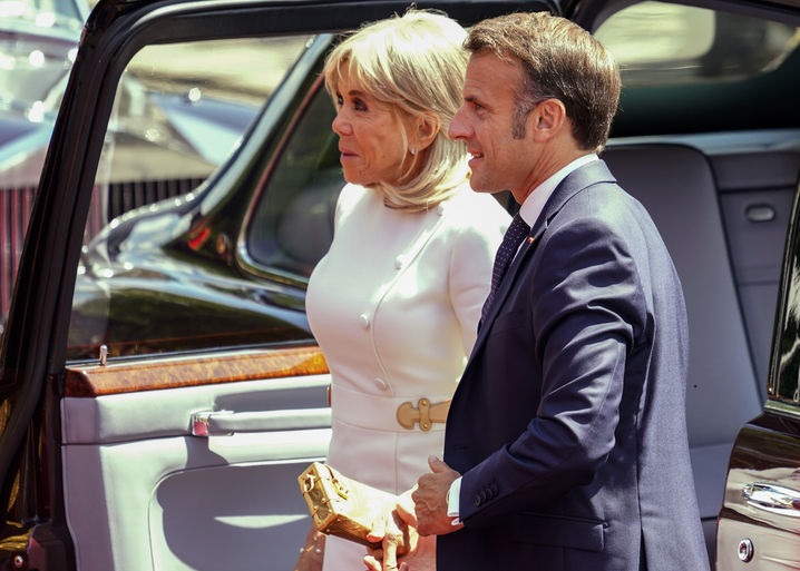 Xanım Makrona “trans” və “pedofil” deyənlər həbs edildi